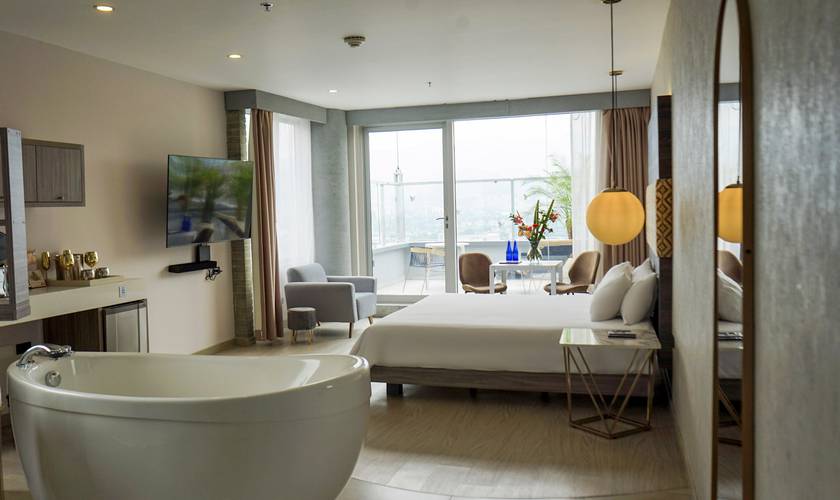 Balcony suite Hotel Viaggio Medellín Grand Select Balcony suite Hotel Viaggio Medellín Grand Select