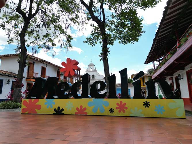 10 tours to enjoy medellín Viaggio Medellín Grand Select Hotel